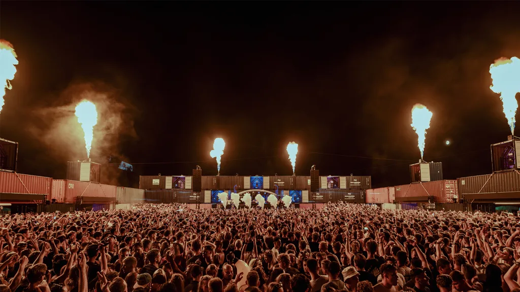 Crowd moving together during a hard techno liveset.